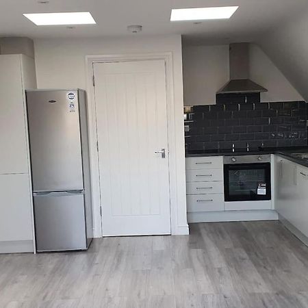 Orchid Lodge - Two Bed Generous Flat - Parking, Netflix, Wifi - Close To Blenheim Palace & Oxford - F4 Кидлингтън Екстериор снимка
