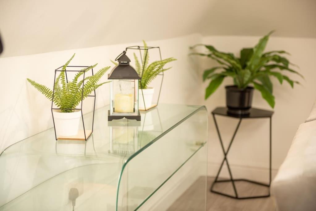 Orchid Lodge - Two Bed Generous Flat - Parking, Netflix, Wifi - Close To Blenheim Palace & Oxford - F4 Кидлингтън Екстериор снимка