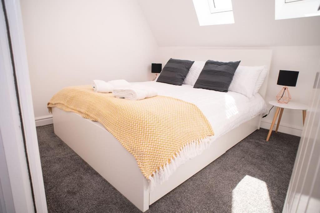 Orchid Lodge - Two Bed Generous Flat - Parking, Netflix, Wifi - Close To Blenheim Palace & Oxford - F4 Кидлингтън Екстериор снимка