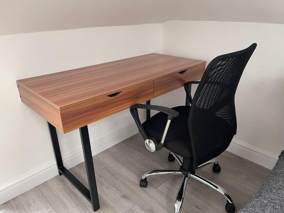 Orchid Lodge - Two Bed Generous Flat - Parking, Netflix, Wifi - Close To Blenheim Palace & Oxford - F4 Кидлингтън Екстериор снимка