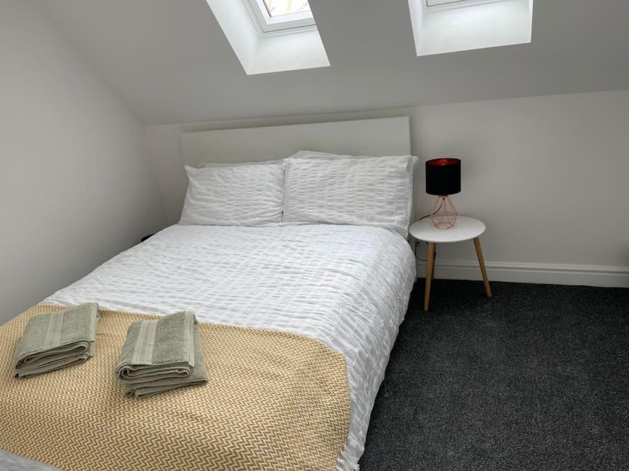 Orchid Lodge - Two Bed Generous Flat - Parking, Netflix, Wifi - Close To Blenheim Palace & Oxford - F4 Кидлингтън Екстериор снимка