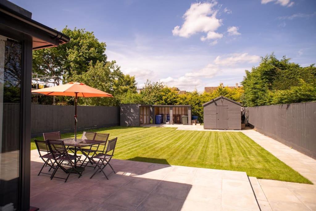 Orchid Lodge - Two Bed Generous Flat - Parking, Netflix, Wifi - Close To Blenheim Palace & Oxford - F4 Кидлингтън Екстериор снимка