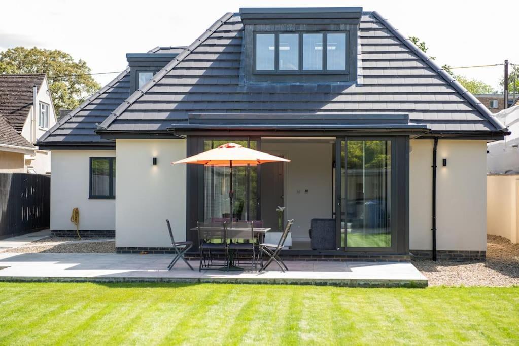 Orchid Lodge - Two Bed Generous Flat - Parking, Netflix, Wifi - Close To Blenheim Palace & Oxford - F4 Кидлингтън Екстериор снимка