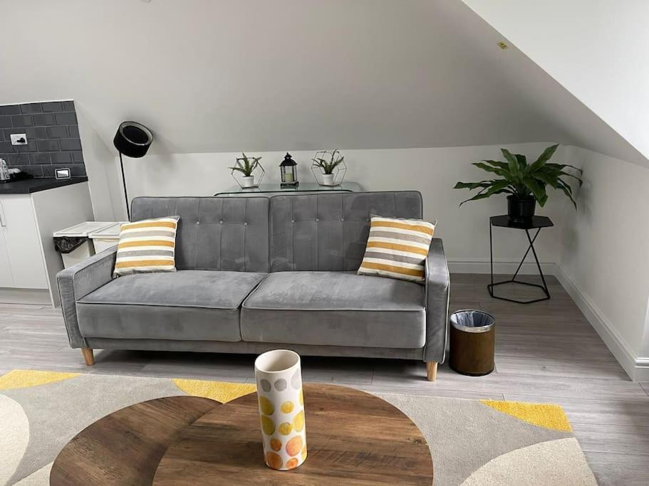 Orchid Lodge - Two Bed Generous Flat - Parking, Netflix, Wifi - Close To Blenheim Palace & Oxford - F4 Кидлингтън Екстериор снимка