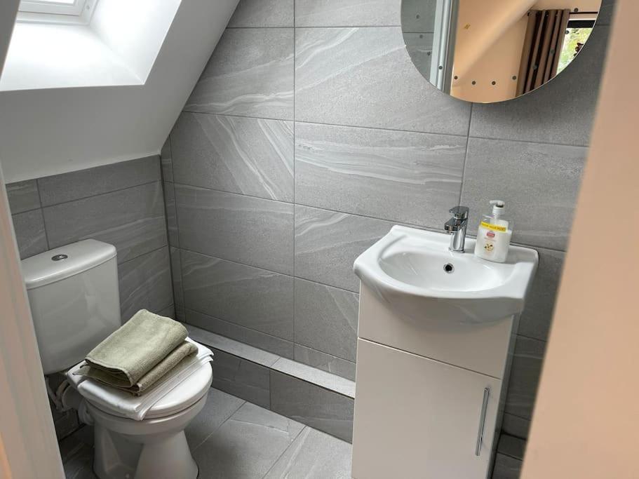 Orchid Lodge - Two Bed Generous Flat - Parking, Netflix, Wifi - Close To Blenheim Palace & Oxford - F4 Кидлингтън Екстериор снимка
