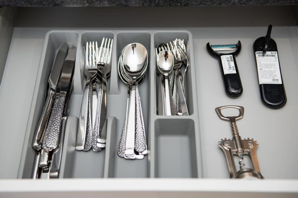 Orchid Lodge - Two Bed Generous Flat - Parking, Netflix, Wifi - Close To Blenheim Palace & Oxford - F4 Кидлингтън Екстериор снимка