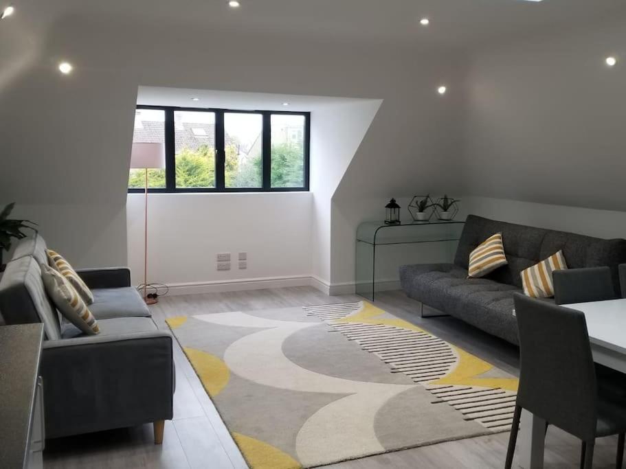 Orchid Lodge - Two Bed Generous Flat - Parking, Netflix, Wifi - Close To Blenheim Palace & Oxford - F4 Кидлингтън Екстериор снимка