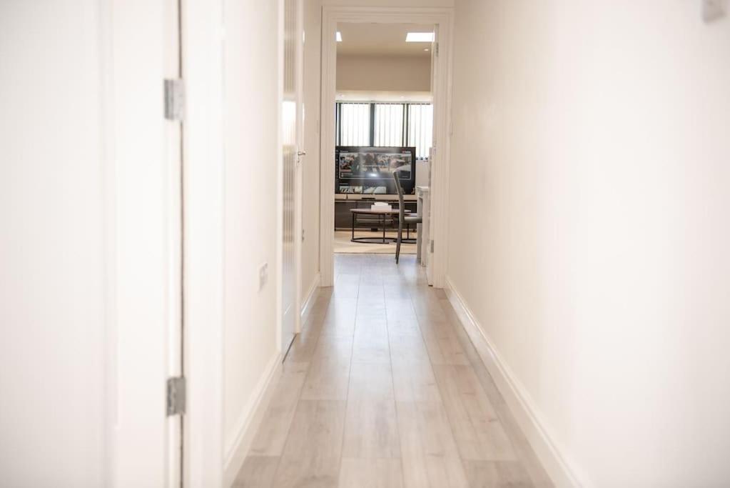 Orchid Lodge - Two Bed Generous Flat - Parking, Netflix, Wifi - Close To Blenheim Palace & Oxford - F4 Кидлингтън Екстериор снимка