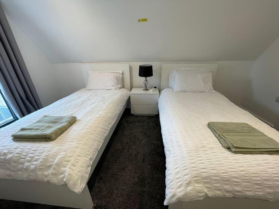 Orchid Lodge - Two Bed Generous Flat - Parking, Netflix, Wifi - Close To Blenheim Palace & Oxford - F4 Кидлингтън Екстериор снимка